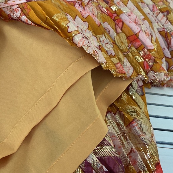 New With Tags. Tory Burch Gold Shimmer Flower Print Festive Holiday Skirt Size 2 - Picture 5 of 9